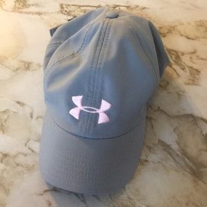 Wemons under armor hat